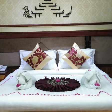 Palace Hotel Mandalay Exterior foto